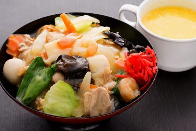 中華丼（スープ付き）870円